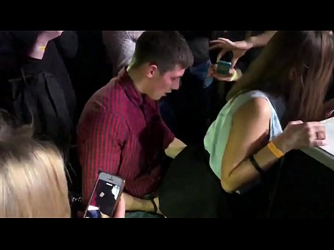 ❤️ ロシアのナイトクラブでリアルセックス。18歳のロシア人少女がナイトクラブで肛門と膣を犯される ❤️ ハードポルノ ❌️❤